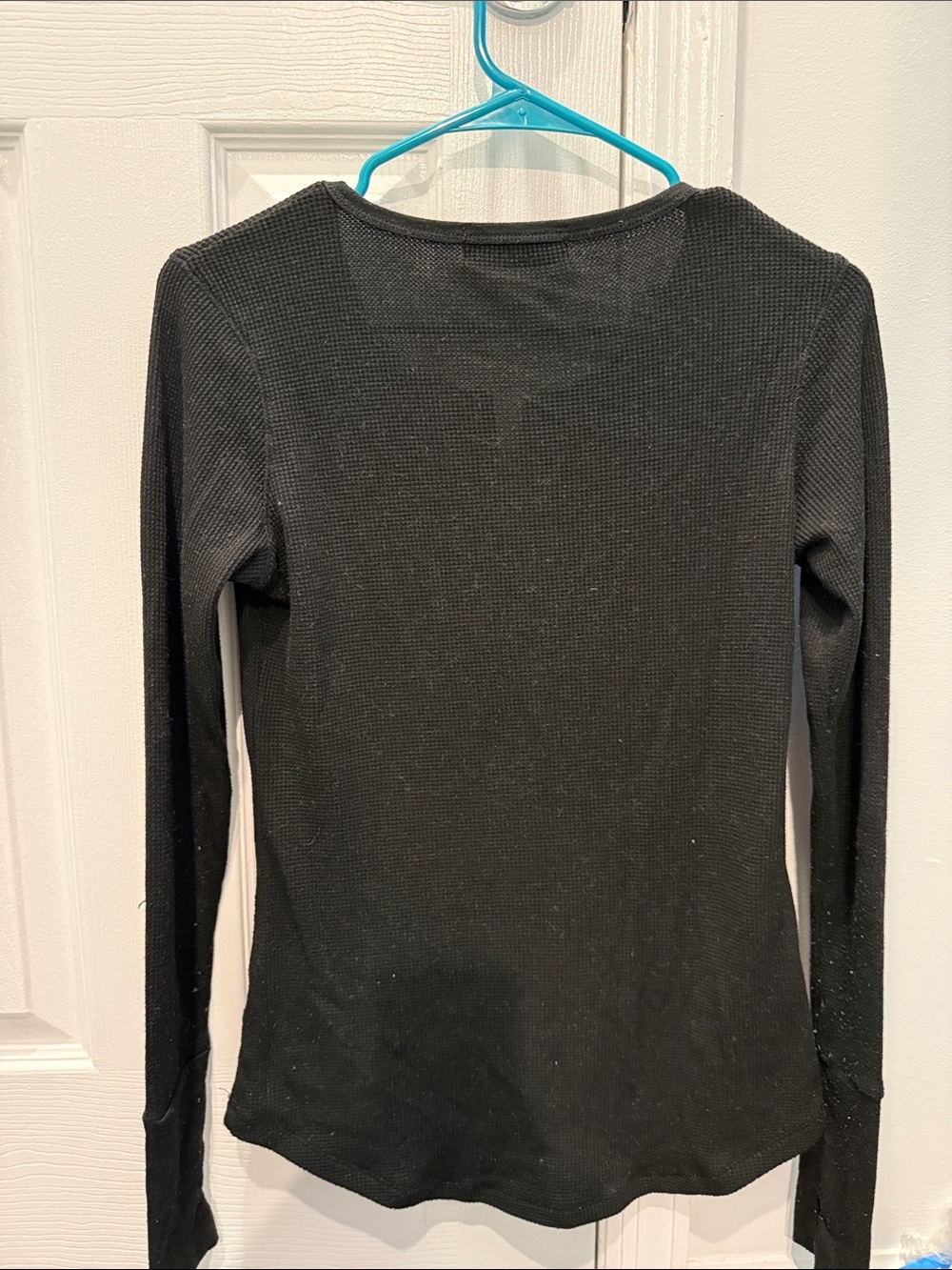 SIX:FIFTY Black Waffle Henley Long Sleeve Top. Size small - Picture 3 of 3